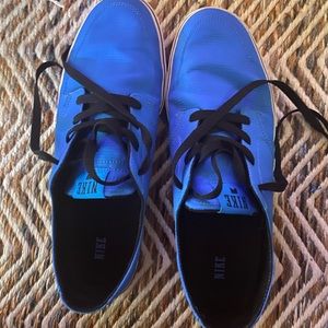 Men’s Nike sneakers